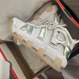 WOMENS NIKE AIR MORE UPTEMPO - CHROME